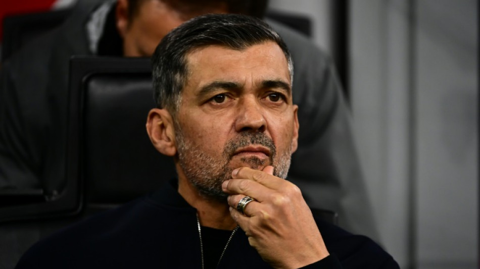 Milan vira sobre Lecce e d&aacute; sobrevida a S&eacute;rgio Concei&ccedil;&atilde;o