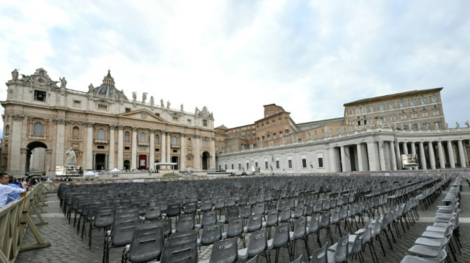 Foule de fidèles et dirigeants étrangers à l'intronisation de Léon XIV 