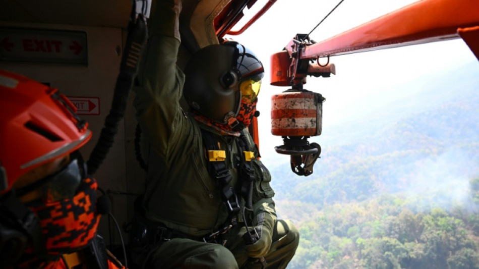 Fire fighting helicopter tackles Thailand blazes
