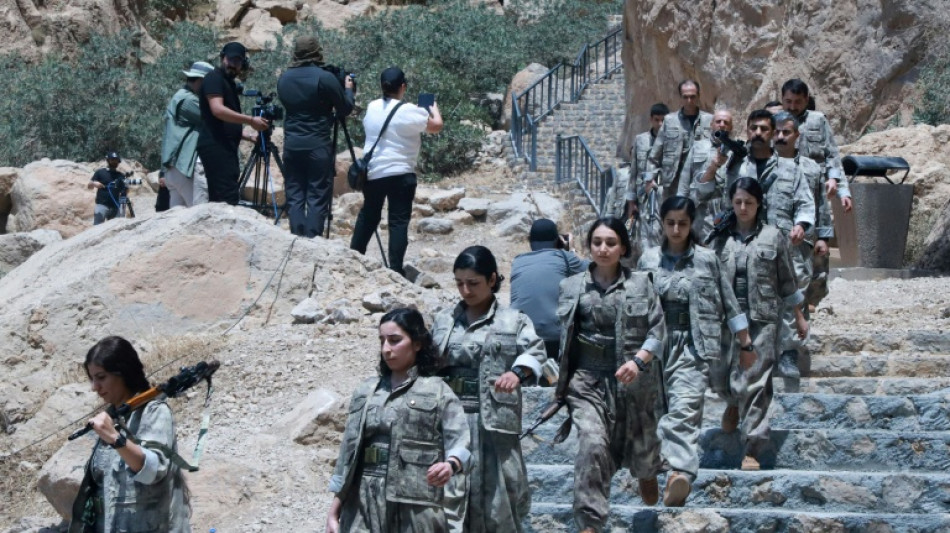 Nach Jahrzehnten des bewaffneten Kampfes: PKK verbrennt erste Waffen