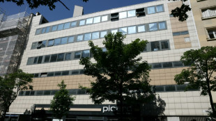 La polic&iacute;a allana la sede del partido ultraderechista de Le Pen en Francia