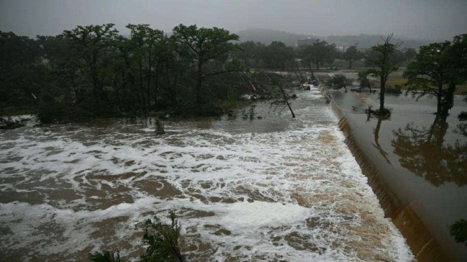 Les secours recherchent une trentaine d'enfants après les inondations meurtrières au Texas