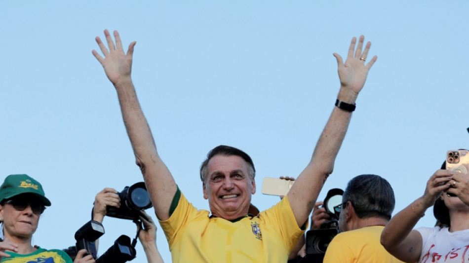 Tras salir del hospital, Bolsonaro promete "continuar la lucha" en protesta en Brasilia