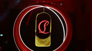 Conflit Louboutin/Amazon: la justice europ&eacute;enne ouvre la voie &agrave; une responsabilit&eacute; d'Amazon dans des annonces pour des produits contrefaits