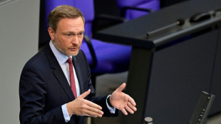 Lindner im Spagat zwischen Krisenetat und Normalit&auml;t - Harsche Oppositionskritik