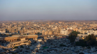 Un SMS y un café: así consigue Hamás seguir pagando los salarios en Gaza