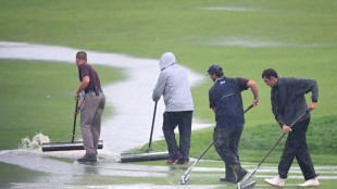 US Open resumes with Burns leading at rain-soaked Oakmont