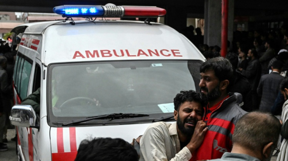 M&aacute;s de 30 muertos y 130 heridos en el atentado suicida contra una mezquita chi&iacute;ta en Pakist&aacute;n