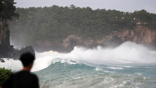 Il super tifone Bavi si avvicina a Guam e alle Marianne, raffiche fino a 315 km/h