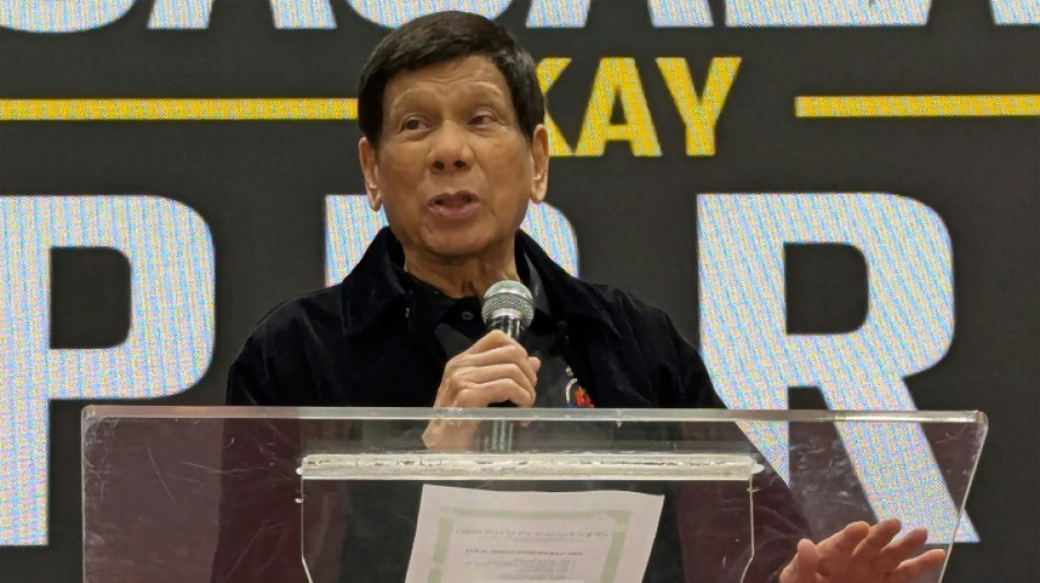 Philippines : l'ex-pr&eacute;sident Duterte arr&ecirc;t&eacute; pour crimes contre l'humanit&eacute; a embarqu&eacute; pour La Haye