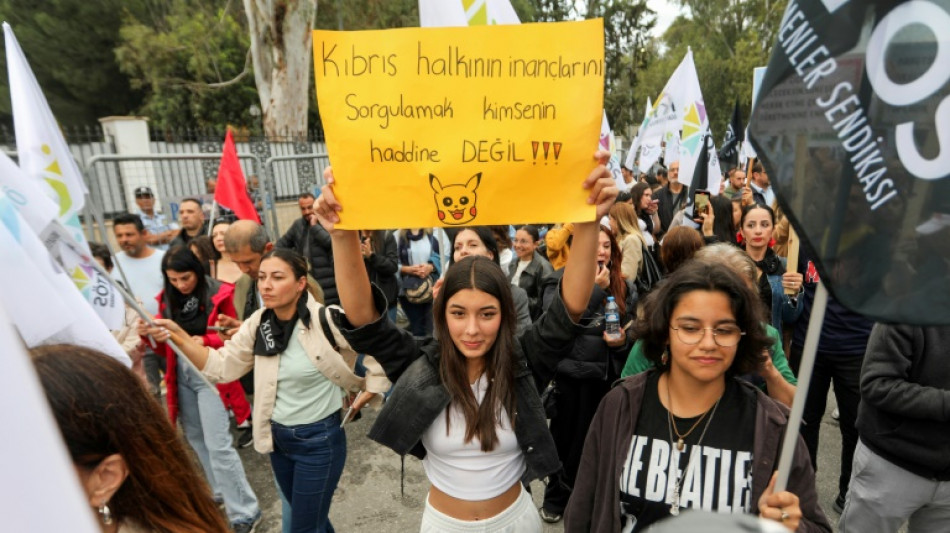 Les Chypriotes-turcs manifestent contre l'autorisation du voile au lycée