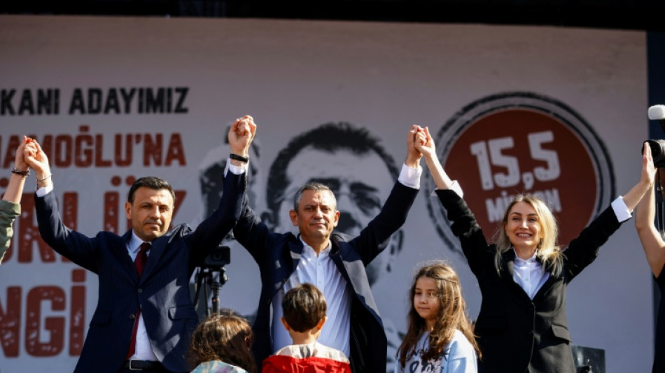 T&uuml;rkisches Gericht setzt F&uuml;hrungsriege der oppositionellen CHP in Istanbul ab