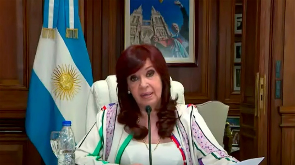 Kirchner acusa al tribunal que la juzga por presunta corrupci&oacute;n de ser un "pelot&oacute;n de fusilamiento"