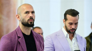 Irmãos Tate são acusados de 'estupro' e 'tráfico de pessoas' no Reino Unido