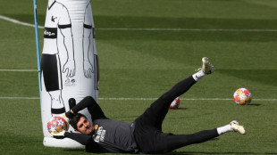 Courtois &eacute; operado 'com sucesso' ap&oacute;s nova les&atilde;o de joelho