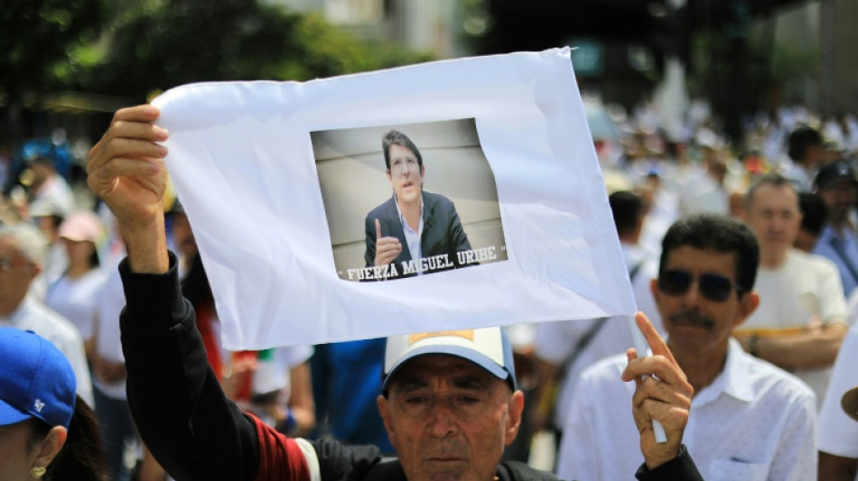 Miles marchan en repulsa ante el atentado contra un presidenciable en Colombia