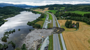 Erdrutsch rei&szlig;t Krater in Fernstra&szlig;e in Norwegen: Beh&ouml;rden bef&uuml;rchten ein Todesopfer 