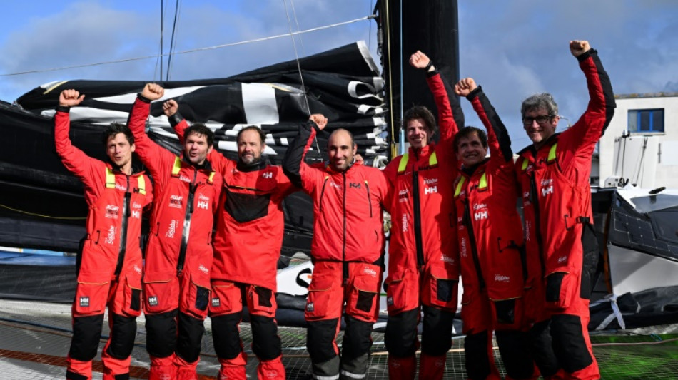 Troph&eacute;e Jules Verne: Apr&egrave;s le record, un bain de foule &eacute;mouvant pour Coville et Sodebo