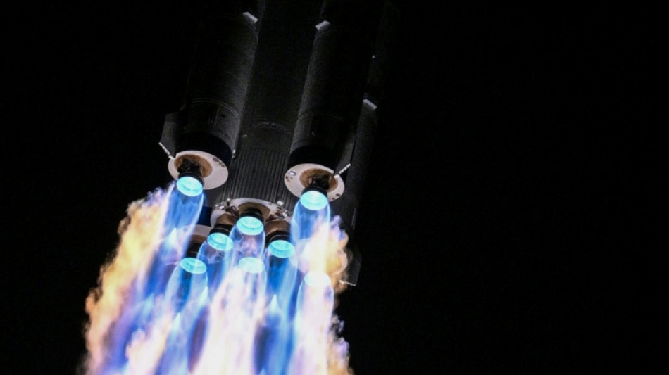 Vuelven a la Tierra tres astronautas chinos tras más de seis meses en el espacio