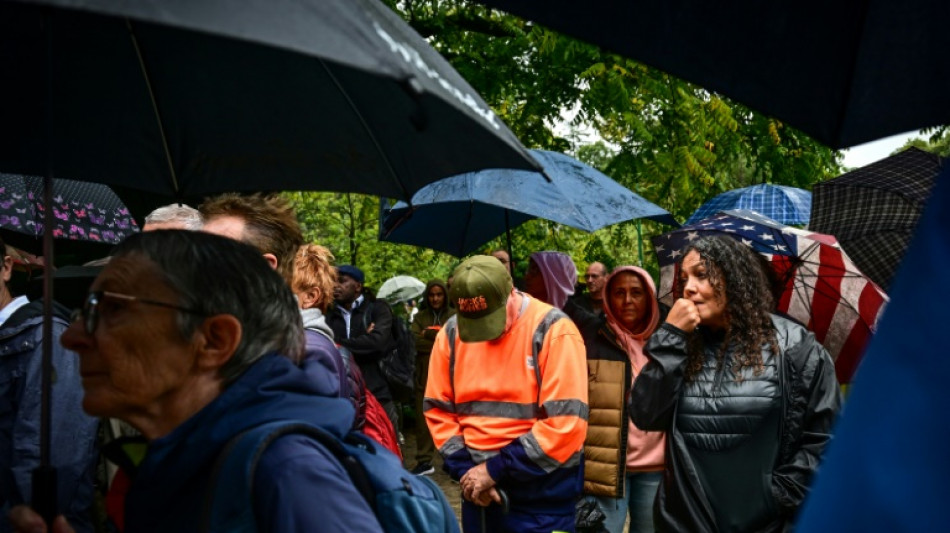 Col&egrave;re et tristesse lors des hommages &agrave; l'employ&eacute; municipal tu&eacute; &agrave; Grenoble