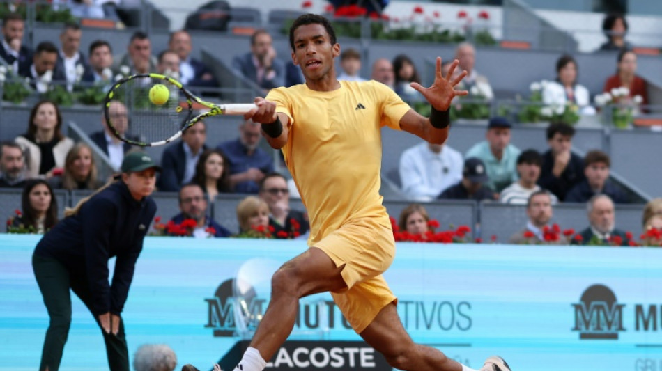 Auger-Aliassime avan&ccedil;a &agrave; final em Madri ap&oacute;s abandono de Lehecka por les&atilde;o