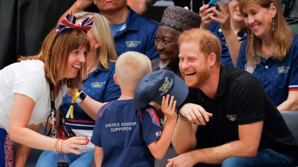 El pr&iacute;ncipe Enrique pierde una tanda de penales con un ministro en la televisi&oacute;n alemana