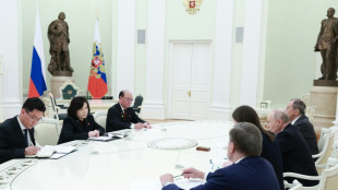 Putin se re&uacute;ne com ministra das Rela&ccedil;&otilde;es Exteriores da Coreia do Norte