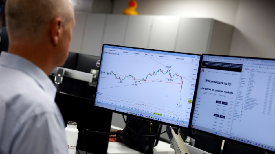 Stocks sink again as Trump holds firm on tariffs