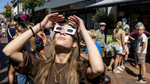 L'&eacute;clipse solaire totale d&eacute;bute en Europe, l'Islande d&eacute;j&agrave; plong&eacute;e dans l'obscurit&eacute;
