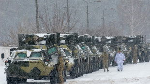 Ukraine : Poutine "esp&egrave;re" une solution mais brocarde les Etats-Unis