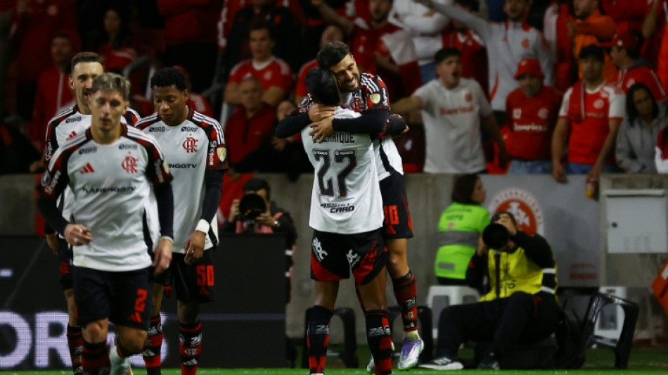 Flamengo volta a vencer Inter (2-0) e vai às quartas da Libertadores