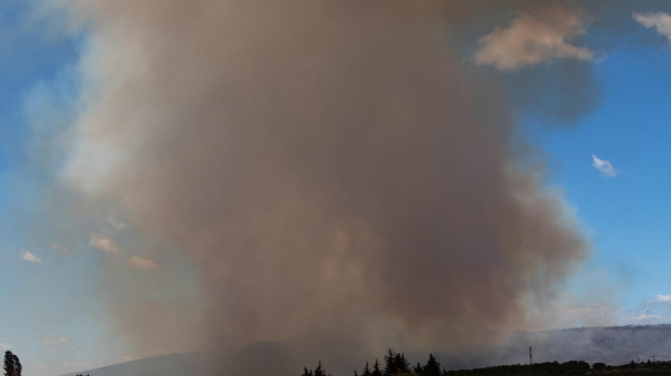 Avanzano gli incendi nel sud della Francia, evacuate 1.500 persone
