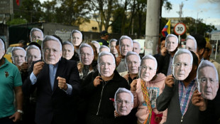 Expresidente colombiano Uribe demanda a Petro por "hostigamiento" tras condena