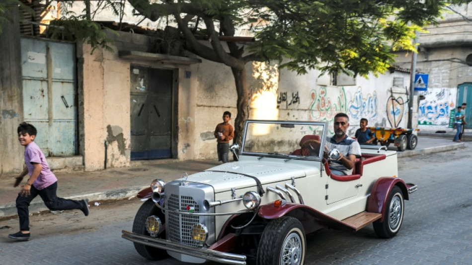 Gaza: un passionn&eacute; de voitures anciennes d&eacute;fie le blocus isra&eacute;lien